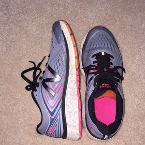 New Balance 860 V8 Women’s size 8 Running Shoes